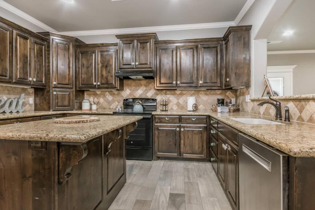 Cheerful 3 Bedroom Home, King Bed, 10 Min From Palo Duro Canyon, Fireplace, Washer Dryer Dış mekan fotoğraf