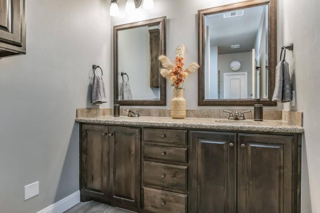 Cheerful 3 Bedroom Home, King Bed, 10 Min From Palo Duro Canyon, Fireplace, Washer Dryer Dış mekan fotoğraf